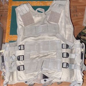 light camo army vest